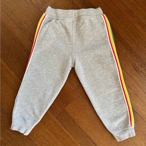 Like new Hanna Andersson soft cotton sweat pants with stripe side detail.Size 3Y - Picture 2 of 4